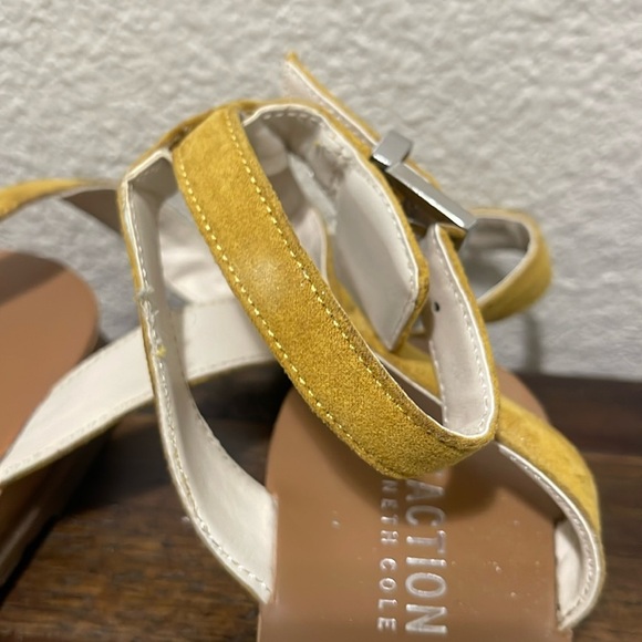 Kenneth Cole Reaction Jolly Low Wedge Golden Yellow Sandal size 6.5 - Picture 7 of 16